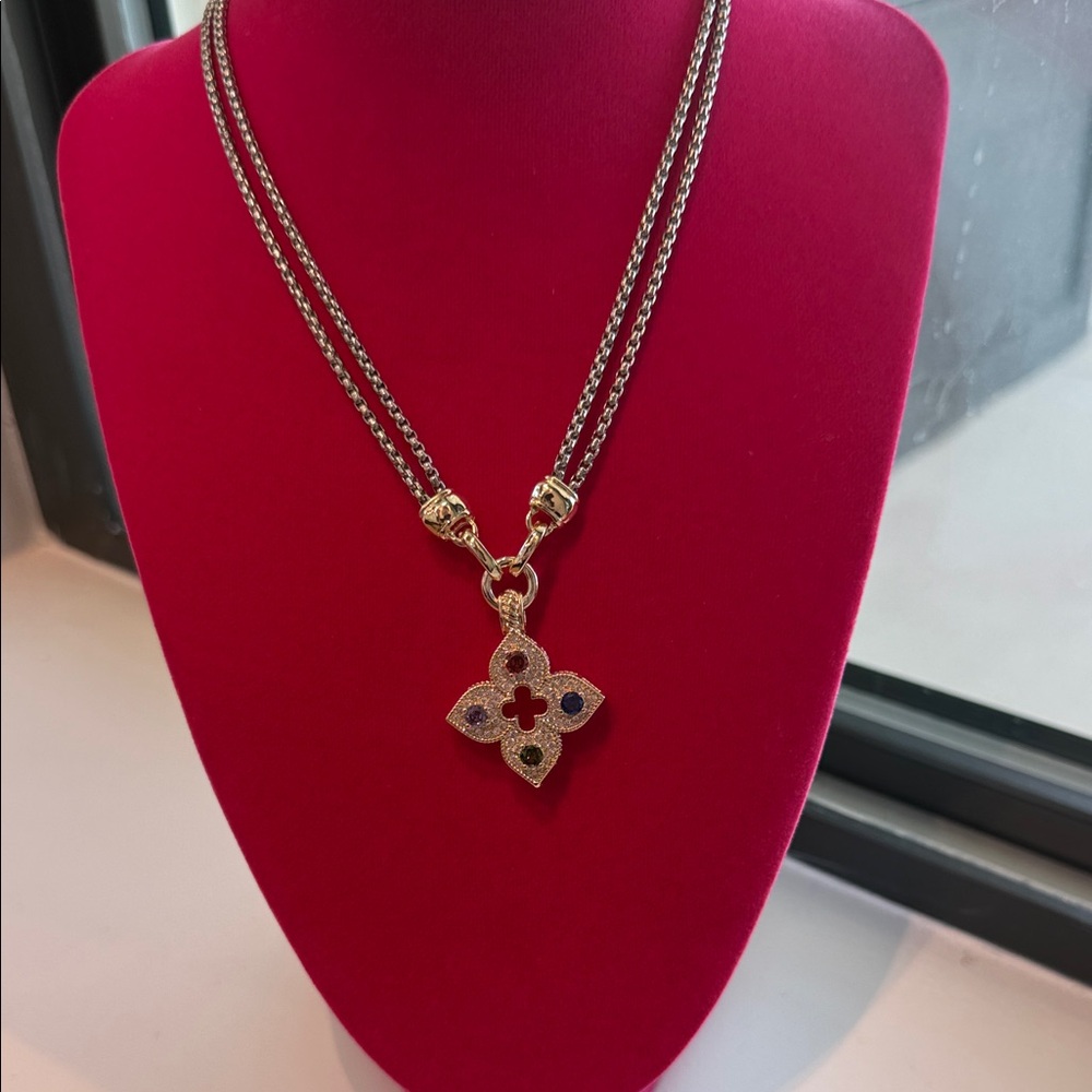 Elegant Gold Pendant Necklace